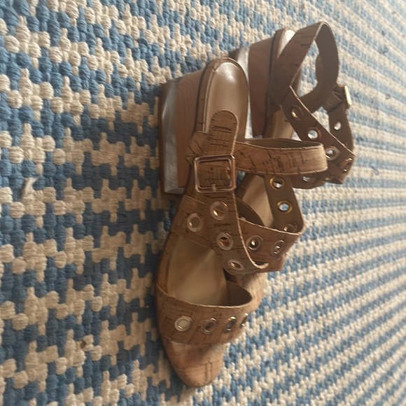 Van Eli womens size 6 cork sandal with lucite heel. Worn once. Neutral sandal. - Picture 2 of 4